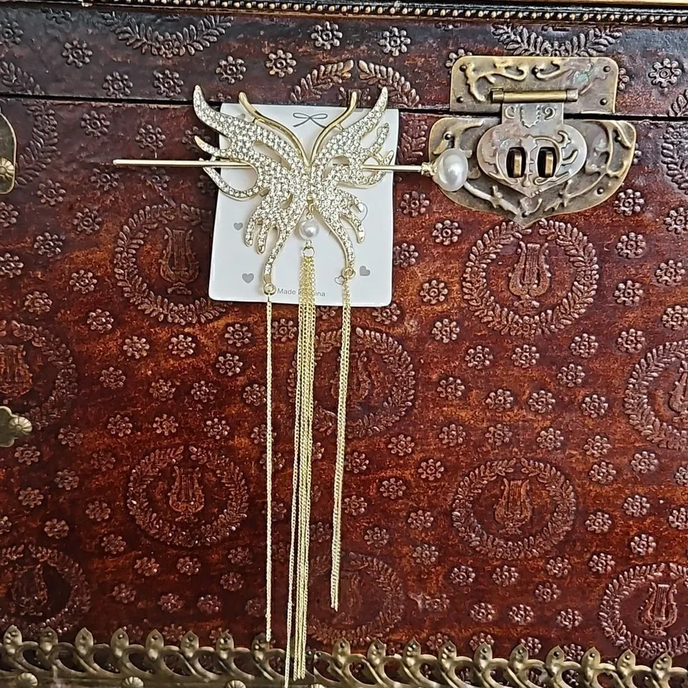 NWOT  Chinese style rhinestone and gold hairpin with long tassels
